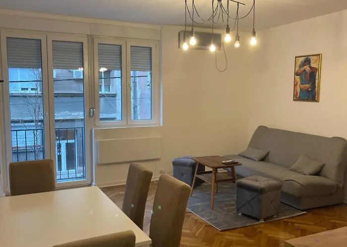 Cozy Double Bedroom Apartment